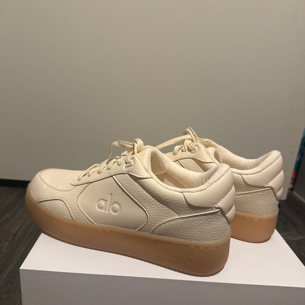 ALO recovery mode sneakers